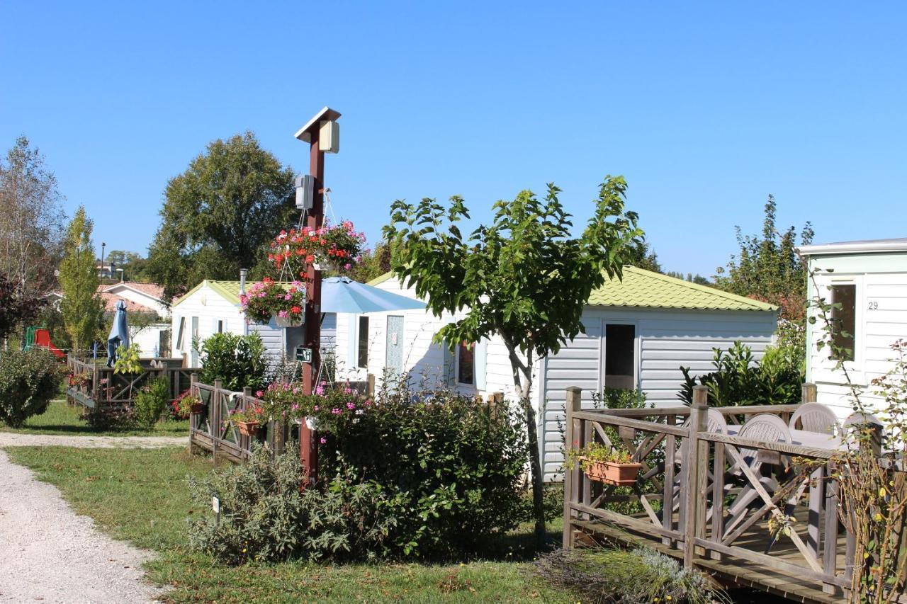Camping Du Pontis Verteillac Exterior foto