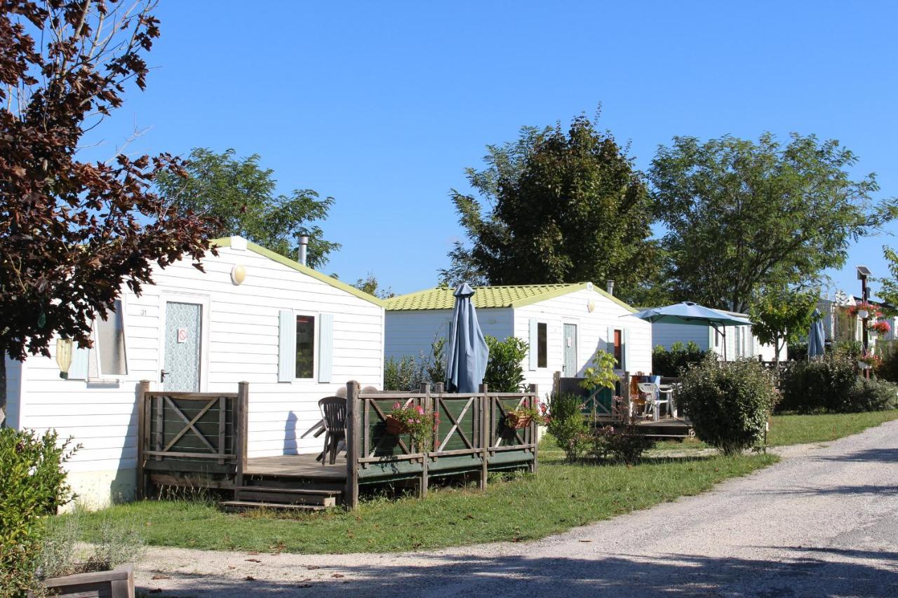 Camping Du Pontis Verteillac Exterior foto